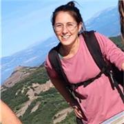 Profesora en el campo de la atención a personas dependientes y ámbito de la psicología. También, materias de la etapa de primaria.